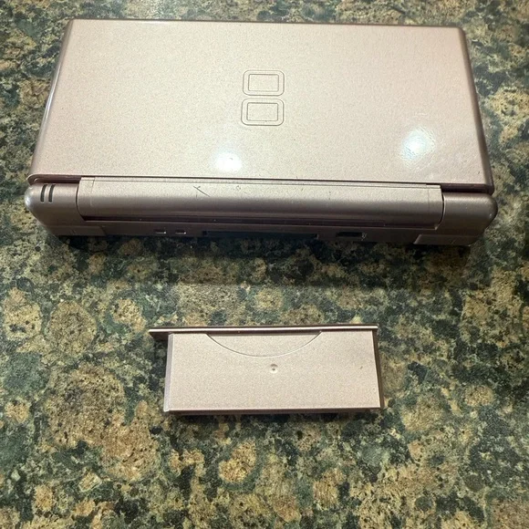 Nintendo DS Lite Rose Gold Handheld Gaming Console Game, Charger, Case, Stylus - Picture 7 of 13